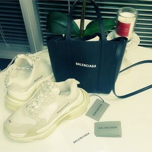 Balenciaga Triple S Sneaker SZ 40